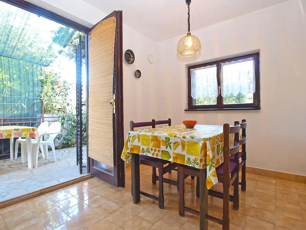 Apartment Anica 1453 Banjole Croatia